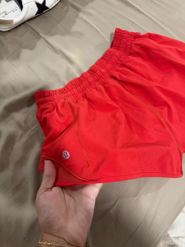 Lululemon Shorts Hotty Hot 2.5" - Image 3