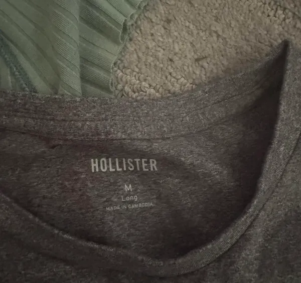 American Eagle and Hollister Cropped Shirt - Image 2