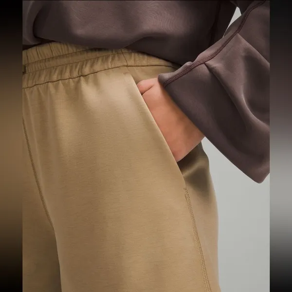 Lululemon NWT Softstreme High-Rise Short 4" Filbert Tan - Image 4