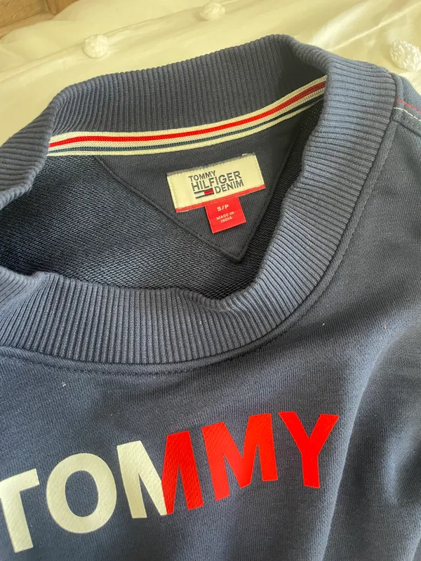 Tommy Hilfiger Cropped Crewneck - Image 4