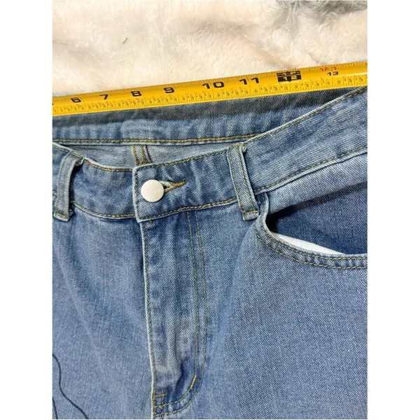 SHEIN Light Blue Boyfriend Jeans with Abstract Line-Face Print - Image 4