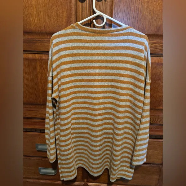 Simply Southern Striped Side Button Sweater Size L Camel/Gray Soft Casual Top - Image 3