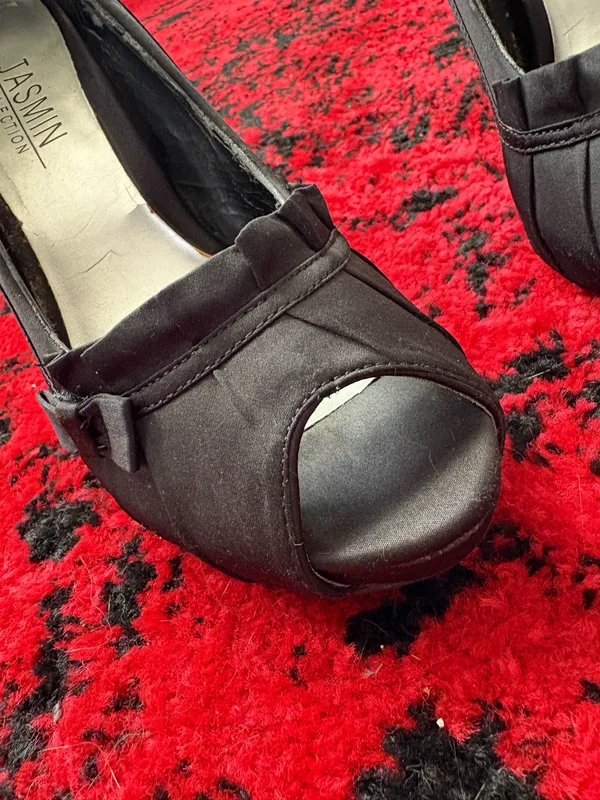 Jasmin collection cute ruffled heels with bows  - Image 5