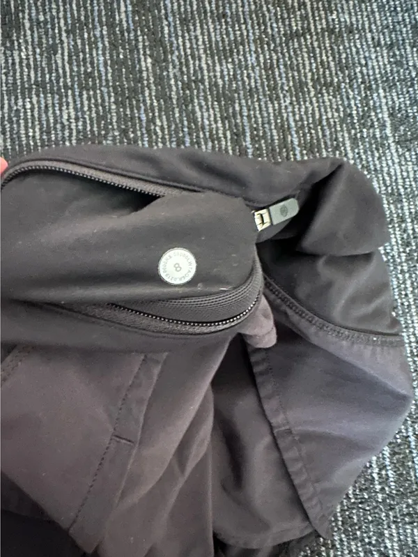 Lululemon low rise Shorts - Image 3