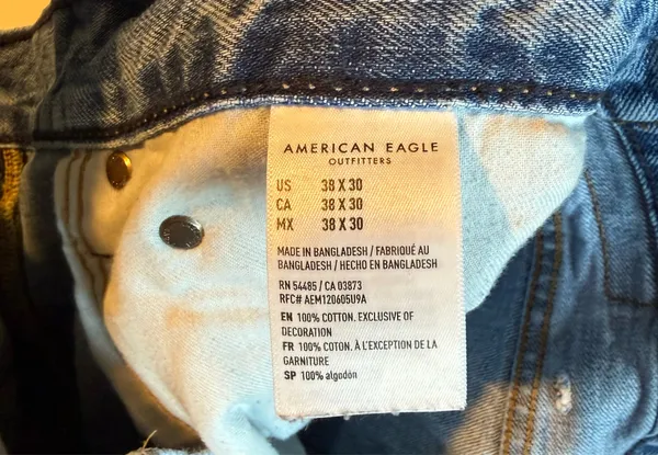 American Eagle men’s blue jeans Size 38x 30 - Image 2