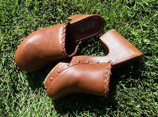 Jore Vintage y2k  Light Brown Leather Heeled Clogs 🔥 - Image 2