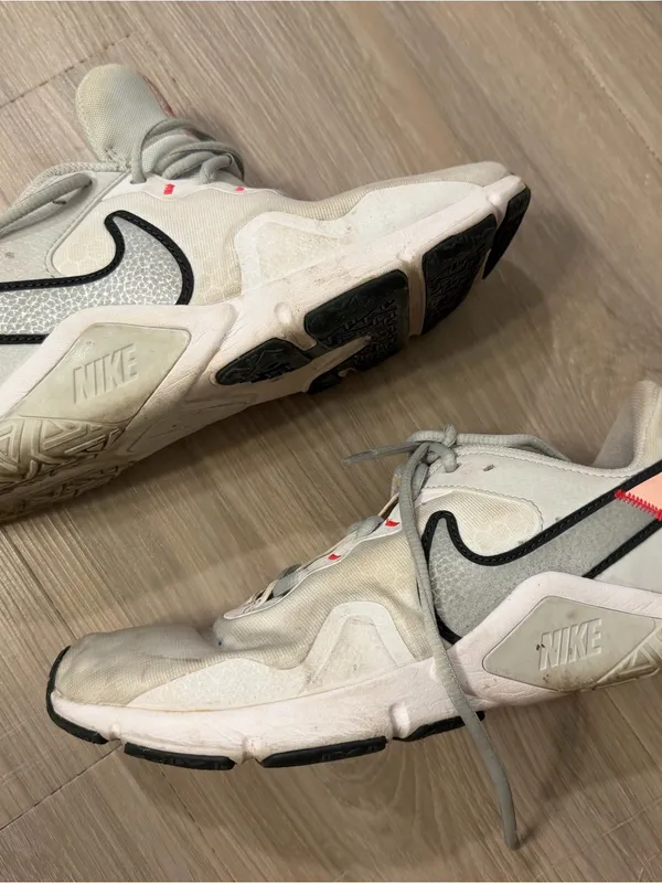 Nike (Size 10) - Image 4