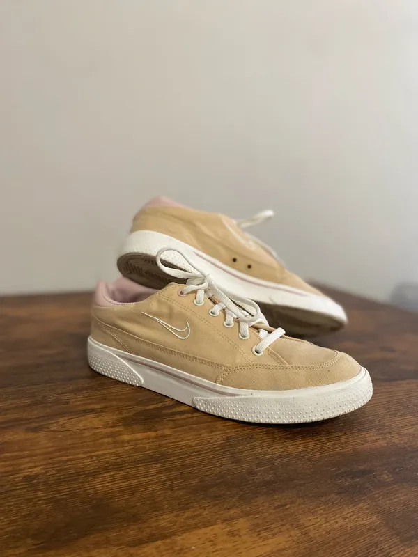 Nike Women’s Low-Top Suede Sneakers in Beige with Pink Lining - Image 3