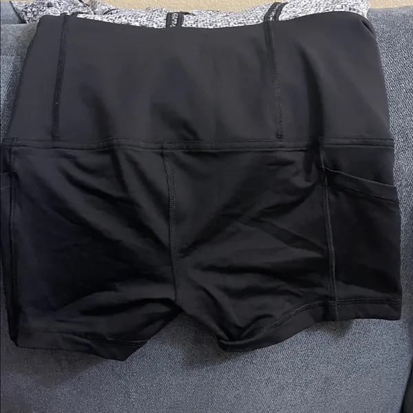 Lululemon Lost In Pace Skirt (Tall) (15") Daisy Dust Alpine White Black / Black - Image 8