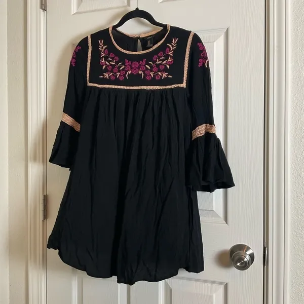 Forever 21 Black Mini Dress Pink Floral Embroidery Peasant Boho Bell Sleeve M - Image 3