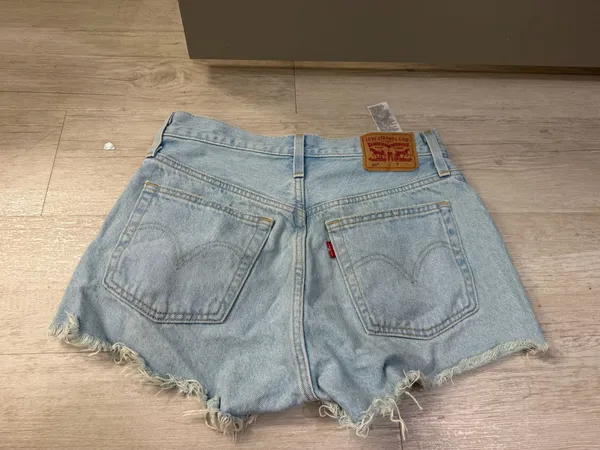 Levi shorts size 26 in great condition  - Image 2
