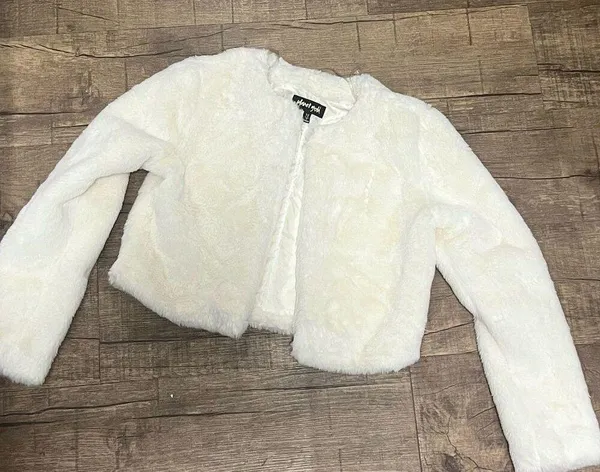 Nordstrom Cropped ivory white fur soft jacket - Image 3