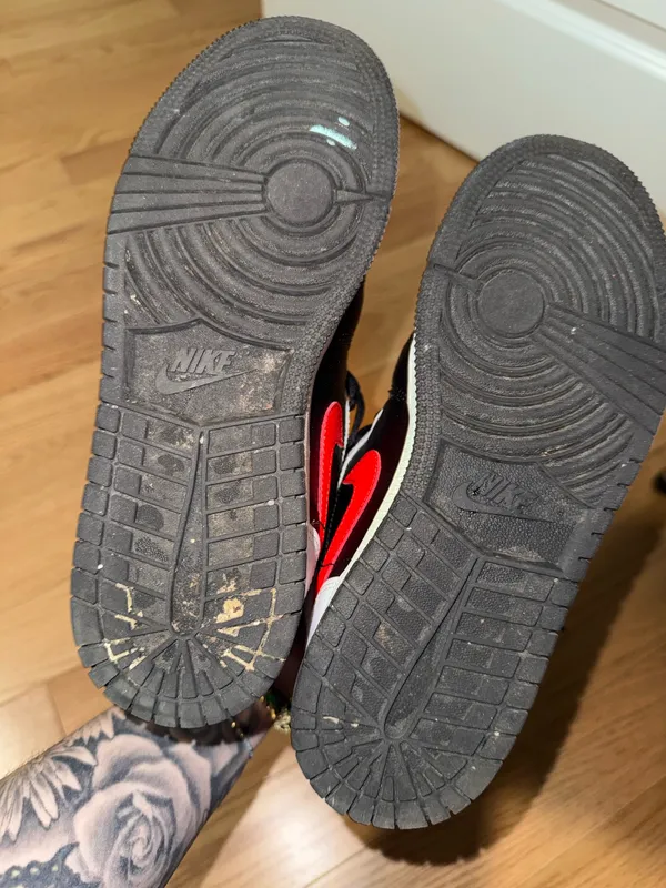 Black Red Nike Shoes - Image 4
