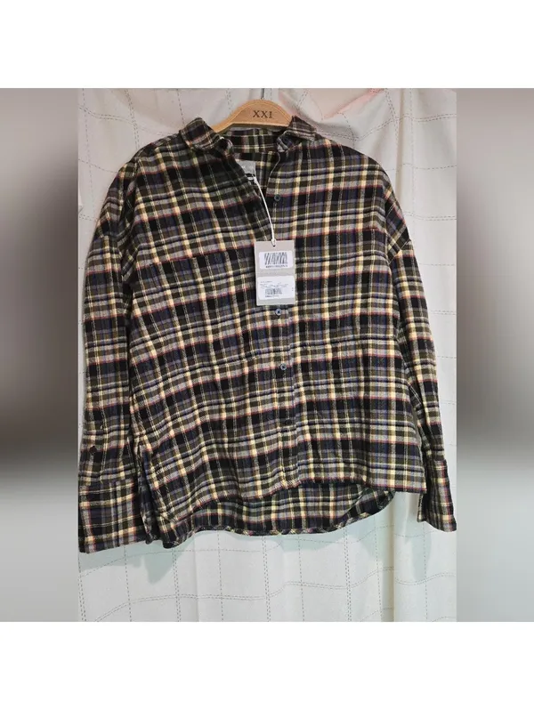 The Everlane Women The Boxy Flannel Button Down - Image 3