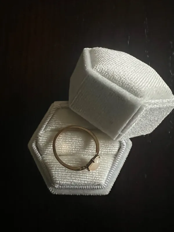 Gorgeous Golden Iridescent Ring Size 7 Gold - Image 3