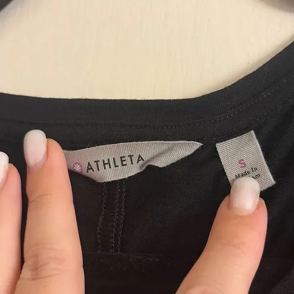 ✨ATHLETA Side Split Black Tank Black Sz Small Top✨ - Image 6