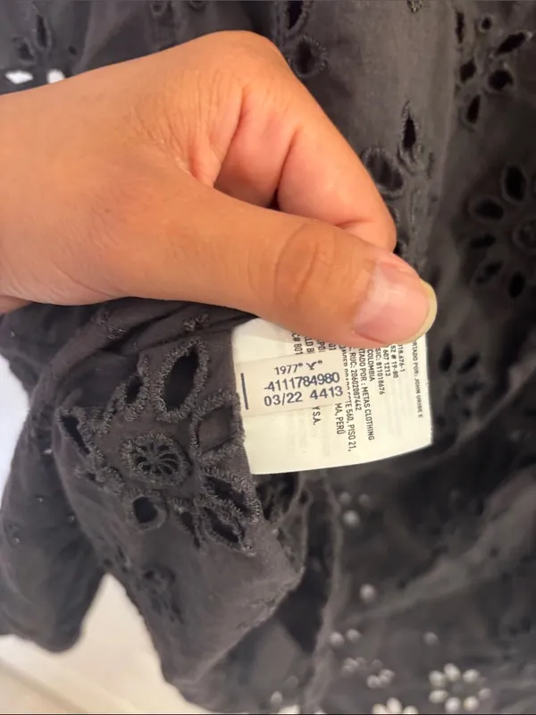 American Eagle Black Eyelet Embroidered Button Front Camp Shirt Large - Image 5
