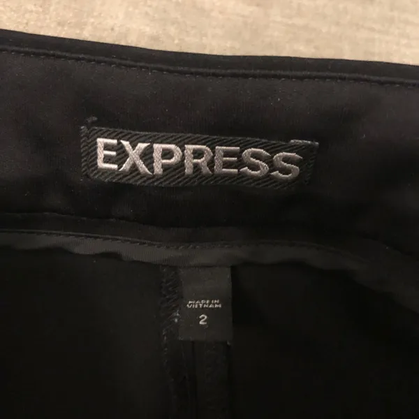 Express Mid Rise Shortie Dress Shorts 2 Small Black - Image 4