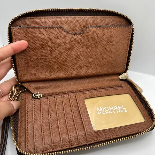 MICHAEL KORS Brown Signature Jet Set Wallet - Image 8