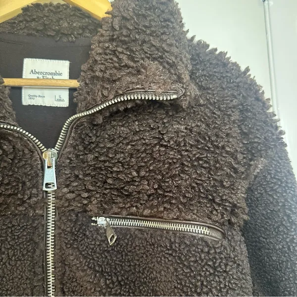 Abercrombie & Fitch Mixed Texture Sherpa Fleece Bomber Jacket. Brown. Large. - Image 3