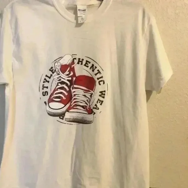 Gildan T shirt M with graphic print - Image 6