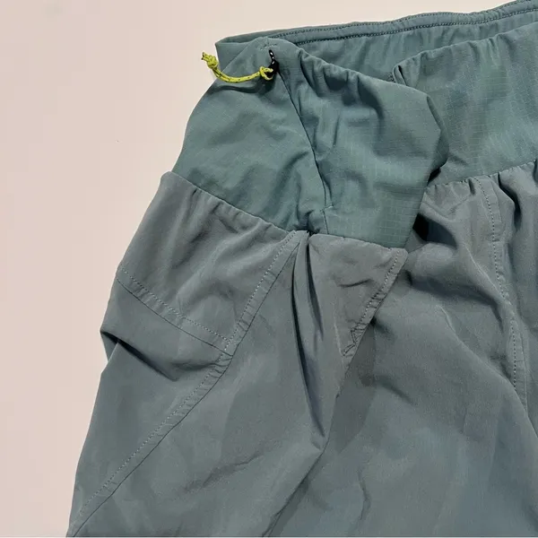 Hoka One One Women's 4" Trail Running Walking Shorts in Trellis Size Small - Image 8