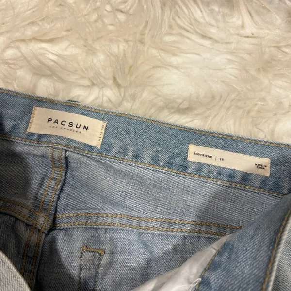 PacSun Boyfriend Jeans Light Wash Distressed‎ Ripped Raw Hem Women's Size 28 - Image 4