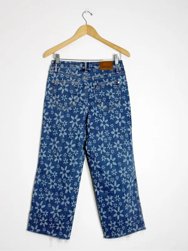 Judy Blue Wide Crop Floral Jeans Size 9/29 Daisy Daze JB88772MD Raw Hem - Image 2