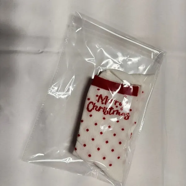 Women's‎ Christmas-themed crew socks NEW in Bag. - Image 5