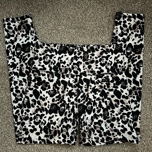 Balance Collection aka Marika High Rise Tummy Control Legging Sz L Leopard Print - Image 8