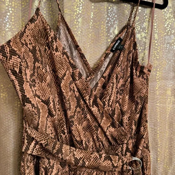 Express Brown Tan Snakeskin Print Belted Wrap Stretchy Jumpsuit Large‎ - Image 3