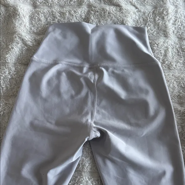 Alo Yoga airlift Leggings size medium - Image 4