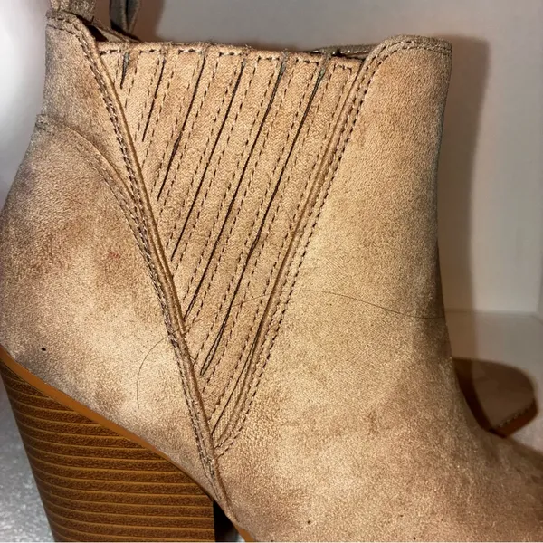 Faux Suede Tan Ankle Boots Size:9 - Image 12