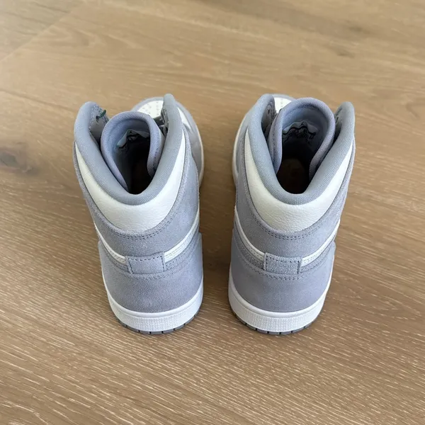 Air Jordan 1 Retro High Pale Ivory Sneakers Size W 7 in Off White Gray - Image 4