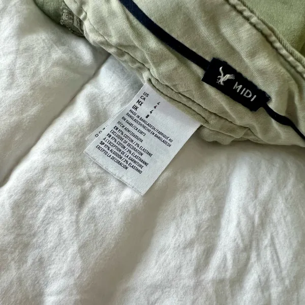 American Eagle Outfitters Sage Green Women's Cargo Shorts - Image 4