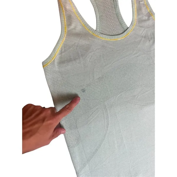 Lululemon swifty mint green size 6 - note pics (small stain) - Image 2