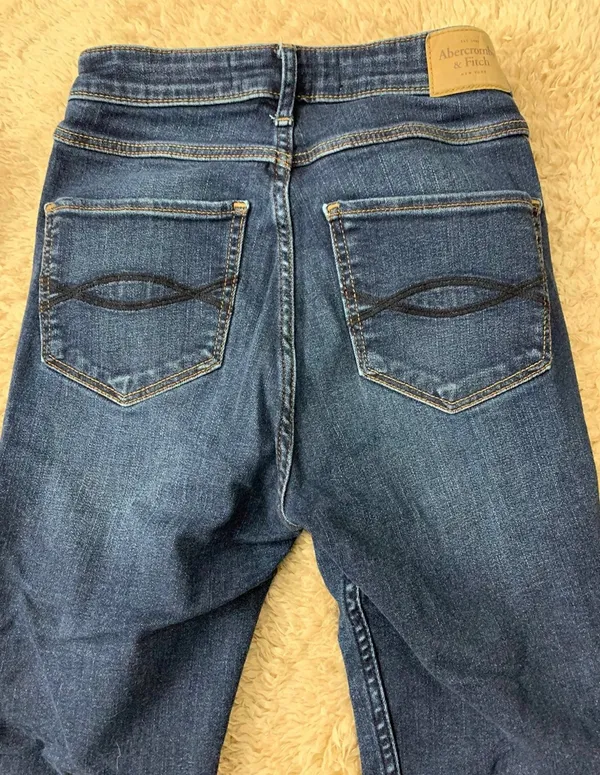 Abercrombie Jeans - Image 4