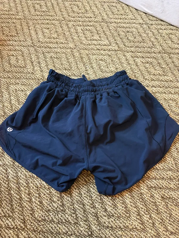 Lululemon 4inch hotty hot - Image 2