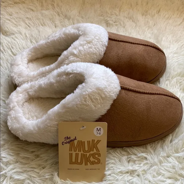 Muk Luks Tan Slippers with White Fleece - Image 3