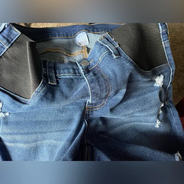 Maternity Shorts Time&True with zipper Size 12-14. Distressed Comfortable EUC - Image 5
