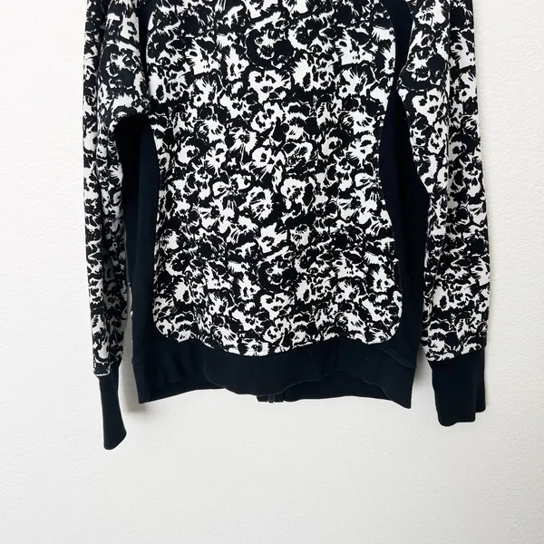 [Lululemon] Cozy Cuddle Up Fleur Sombre Floral Print Jacket Thumbholes Size 12 - Image 6