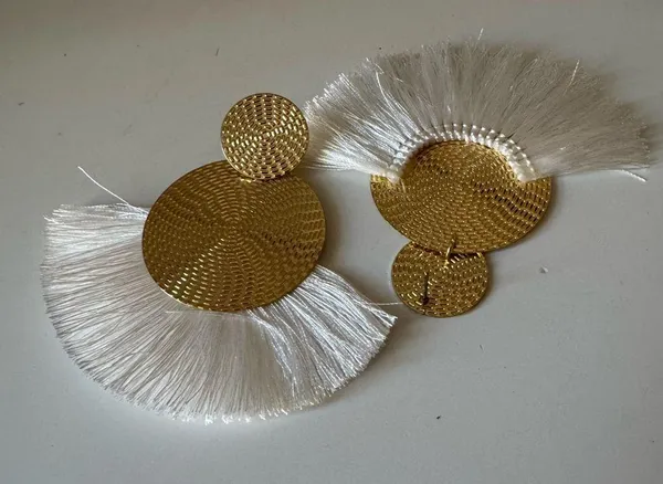 Elegant Gold and Cream Tassel Earrings - Image 4