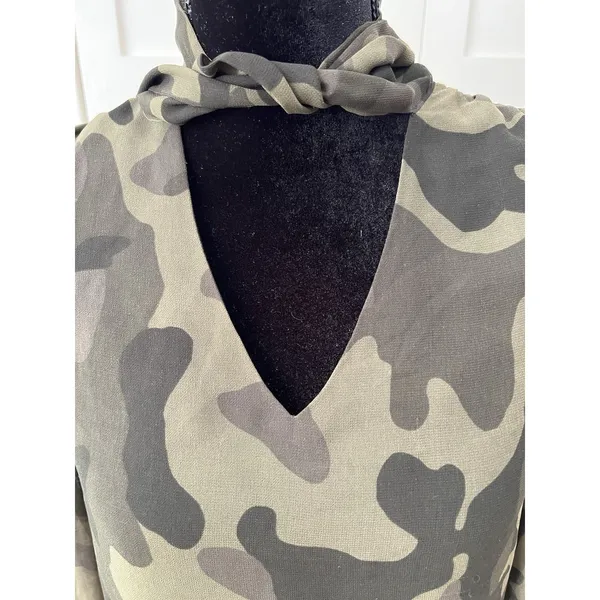White House Black Market Camo Tie Neck‎ Puff Shoulder Blouse XXS Olive Green - Image 3