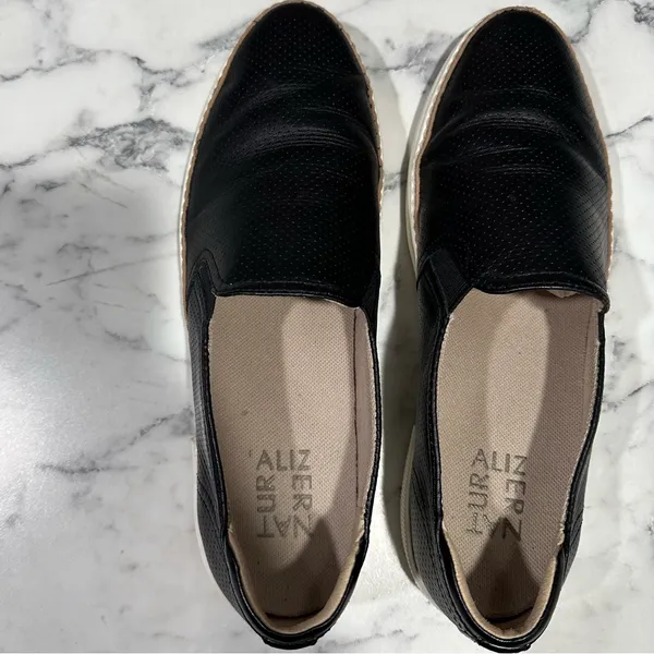 Naturalizer women’s size 7.5 slip‎ on loafers black leather white - Image 5