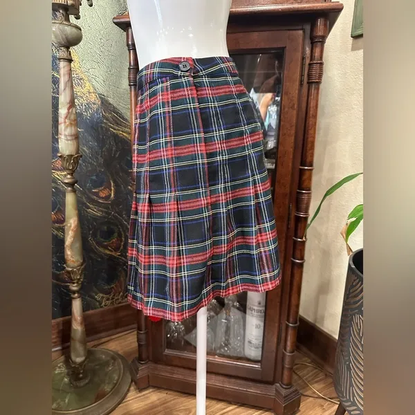EUC Urban Outfitters Women' plaid pleated skirt. - Image 5