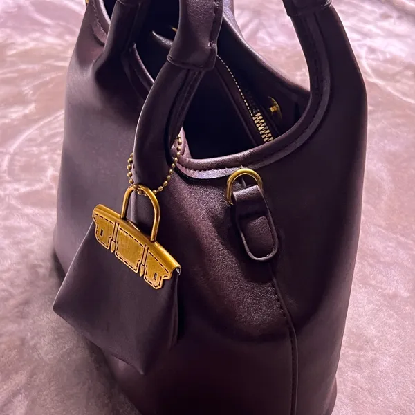 Elegant Brown Leather Women's Bag - Image 3