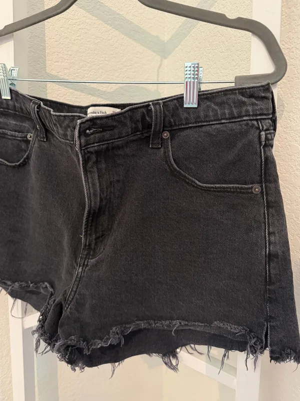 Abercrombie & Fitch Mom Shorts Women’s 32/14 Black High Rise Cutoff Denim - Image 3
