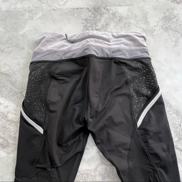 Lululemon 6 Run a‎ Marathon Crop Workout Pants - Image 4