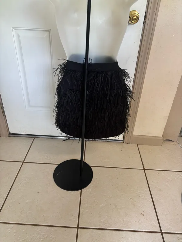 Med Gianni Bini feather skirt set - Image 3