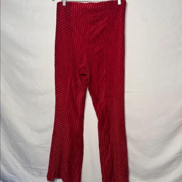 NWOT Free People slim pull on velvet feel flare bottom dark red pants sz Lg - Image 5